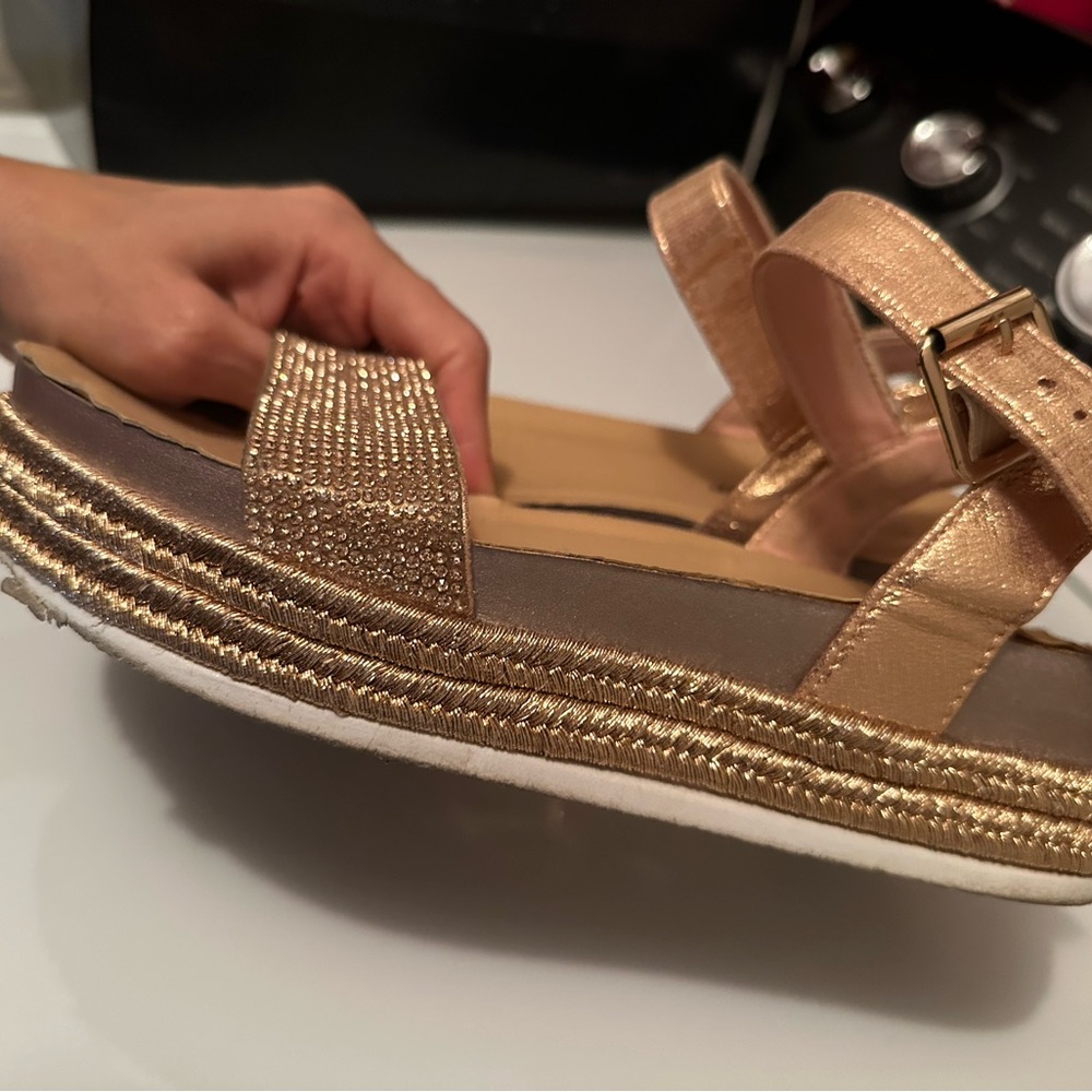 Forever Link Gold Wedges - Picture 5 of 7